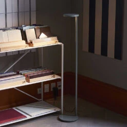 Flos Oblique Floor USB-C -Beste Lichtgeschäft 002 Flos Oblique Floor USB C Steh ambient e994e76ff23856621e75df1facf44b54