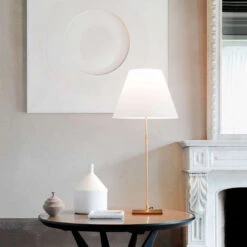 Luceplan Costanza Tavolo Messing Mit Dimmer 6 Luceplan Costanza Tavolo Messing Mit Dimmer -Beste Lichtgeschäft 002 Luceplan Costanza Tavolo Messing Tisch ambient1 4d69816f78dd0cd9163b14f7caa6ae8d