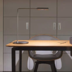 Lumina Flo Desk -Beste Lichtgeschäft 002 Lumina Flos Desk Tisch ambient3 1677246f1eed98ad8914b7593b584877