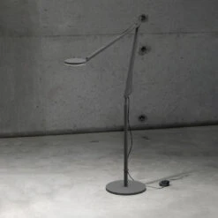 GRAU John Floor -Beste Lichtgeschäft 002 Tobias Grau John 2 Steh ambient 86310 graphit b4c1d157301a2ac1bd08bc4f9ad834a9