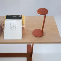 Flos Oblique -Beste Lichtgeschäft 006 Flos Oblique Tisch ambient 111125 rot 9a393fa9c2cb5381a8a79406d9fb52e8