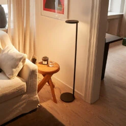 Flos Oblique Floor USB-C -Beste Lichtgeschäft 007 Flos Oblique Floor Steh ambient 109e676f6146d8ebada6a4c560fa57c8