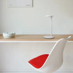 Flos Oblique -Beste Lichtgeschäft 008 Flos Oblique Tisch ambient 111120 weiss acfeb8d1b45b6ab11a23e21b763f02a1