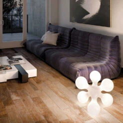 Kundalini Atomium 17 Kundalini Atomium -Beste Lichtgeschäft 008 Kundalini Atomium Boden Tisch ambient 63838 weiss c56cbf54643d2aa6f3d92c4203c11060