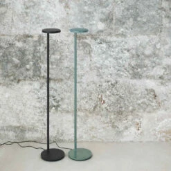 Flos Oblique Floor USB-C -Beste Lichtgeschäft 010 Flos Oblique Floor Steh ambient 082194c785ba408b2751c24a1562e38e